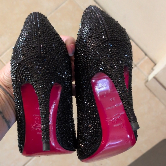 Elegant Black Stiletto Heels - Picture 7 of 13